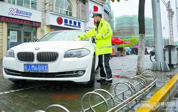 路边停车怎样才能不被贴条?