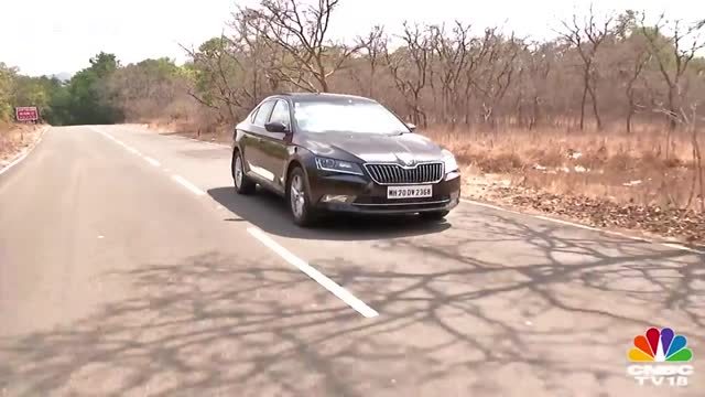 丰田凯美瑞混动版 对比试驾斯柯达速派