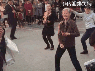 买车网首页 话题频道 百科 爆笑内涵gif:妹子,咋地看人表情怎么色迷迷