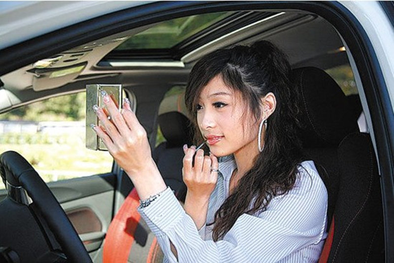 所以在路面上碰到