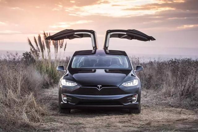 特斯拉model x 7座 7f7363bc2b0e489db6512e1558bfd1f7.jpeg
