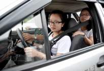 考本必备：没想到学车能快速减肥！女白领称哎心疼自己
