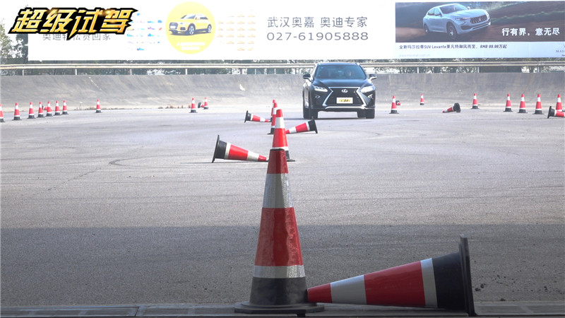 雷克萨斯RX和凯迪拉克XT5如何演绎爱情动作