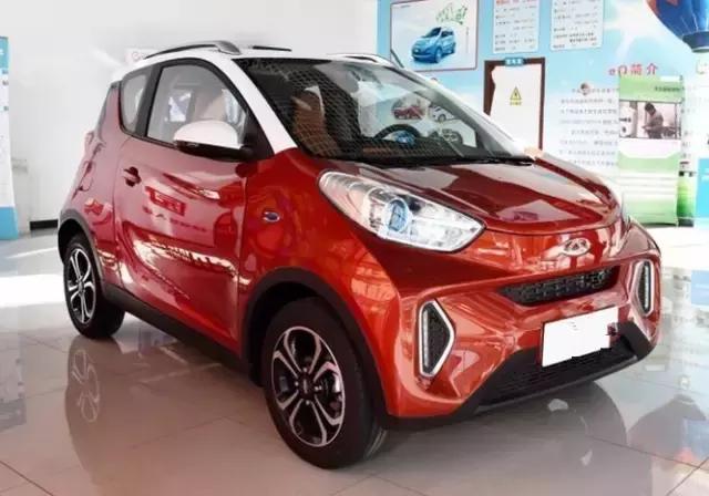 在未来省电的小型车将是越来越多消费者的选择,但是现在电动汽车还不