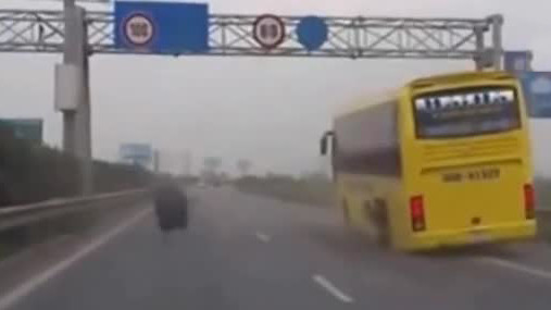 爆笑!开车大神解说那些发生在高速路上的奇葩事 - 新闻详情 - 买车网