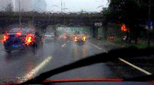 双闪灯是哪个 e09ee0615cb04cf7914235318273c21f.jpeg!jpg