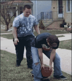 妹子,你这是几个意思,能不能好好的穿衣服?