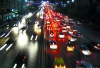 驾驶技巧：交警手势有人教，汽车灯语你知道么？