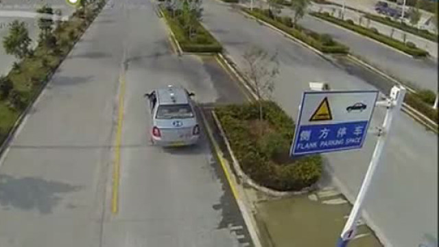 驾驶技巧：科目二侧方停车视频解析！