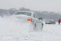 驾驶技巧：冬季雪天有哪些驾驶技巧
