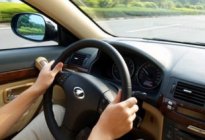 如何正确打方向盘口诀 f1c4e8c776674f929e28c2a175740754.png!205.140