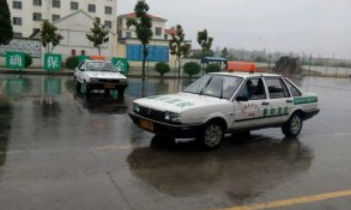 考驾秘籍:科目二遇到下雨天该怎么办- 驾考宝典