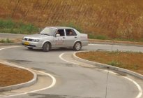驾驶百科：好拉风！靠边停车4步就搞定！