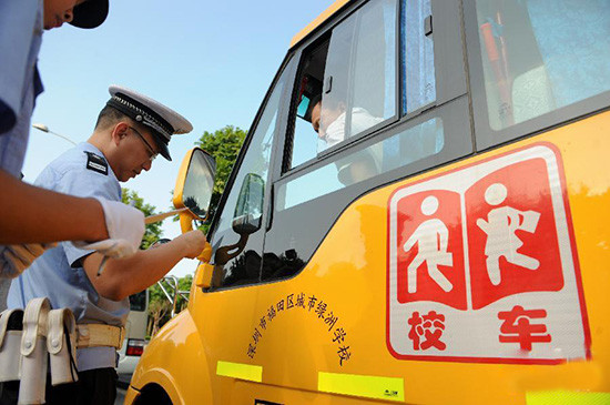 深圳交警提醒:校车严重超员超速将入罪 - 新闻