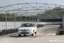 驾驶百科：神似斑马线的路段，你敢碾人家就敢罚