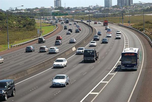 穷乡僻壤:新西兰人怎么开车?