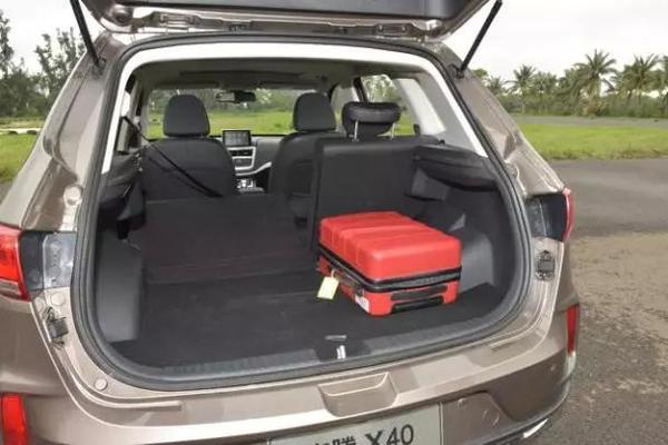 上市一月订交过万 奔腾X40靠的是什么?