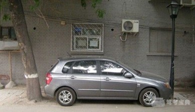 日常开车倒车入库技巧 现实生活倒车入库技巧