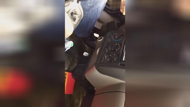 五菱荣光使用汽车声浪模拟器,这声音老司机听