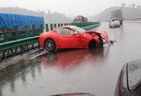 考本必备：孙杨傅园慧获7辆轿车 大方送人引热议