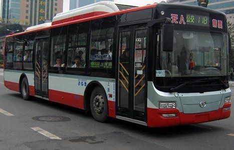 成都公交司机生存现状:一天15小时超疲劳驾驶