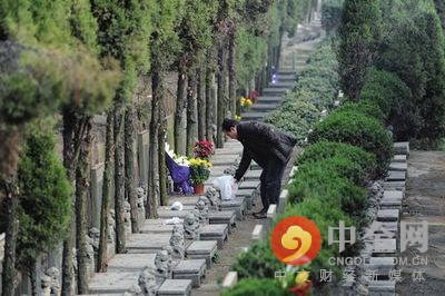 的长桥山庄,华南公墓和临港地区的海港陵园以及康桥地区的沿南公墓