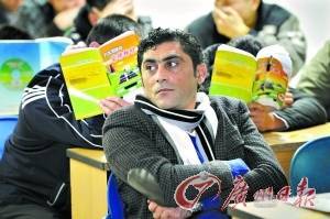 近百酒驾者集中再教育 学7天补考后再拿驾照_