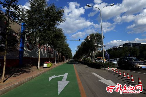 您见过么 新文化记者 孙立国 摄"南湖大路与东岭南街交会处,正在修