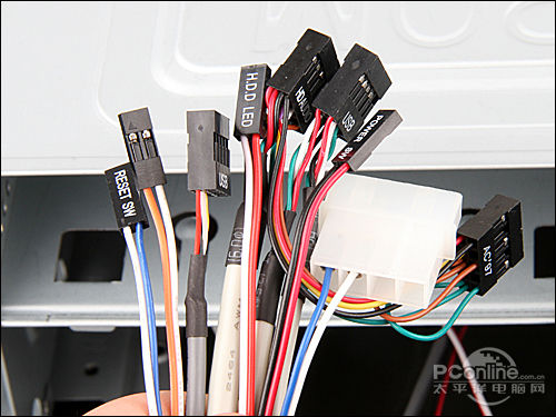 悠豹htpc808机箱的前置usb接口接线都已预先排布好,即使是不懂电脑的