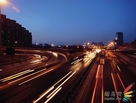 数码摄影技巧大全-让夜景照片更清晰