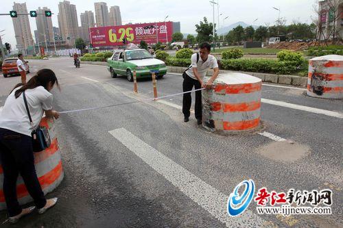 桥南立交望江路口限宽墩太窄?过往车辆常被刮伤