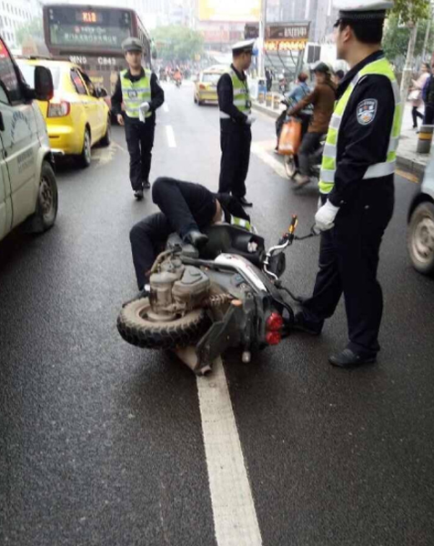 【摩托车加大油门突突的】- 驾考宝典