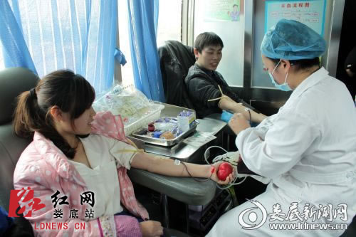 娄底一女子车祸一晚用掉60袋血 众同事排队献血