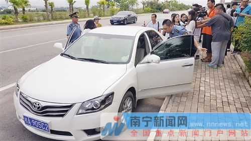 小车挤6人非法营运又超载 或将面临3万至10万