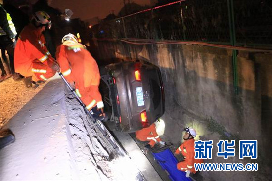 龚鹏鹏)12月18日23时13分,贵州省六盘水市六枝特区张家寨往火车站方向