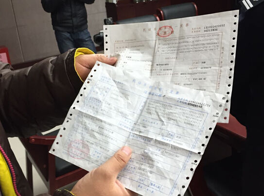 买新车手续要查好 伪造发票不能挂牌耽误事(图)