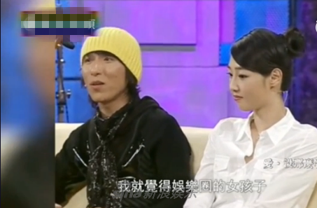 不找圈内人:因为顾不了家 在同龄女星中,白百何是结婚生子较早的一位