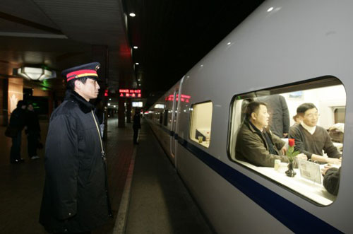 12月21日,d301次列车即将发车.