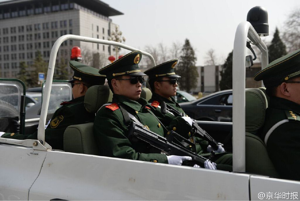 揭秘北京街头坐敞篷车巡逻执勤的武警(高清组图)