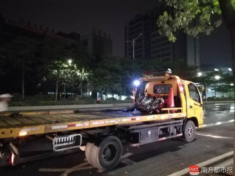 广州琶洲大桥车祸,一男子被油罐车碾压身亡