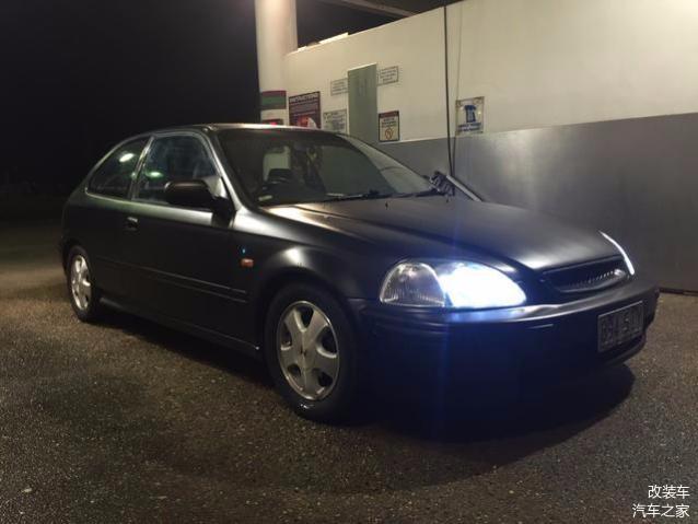 跑到澳洲去打工,没想到一年之内竟然买了四辆