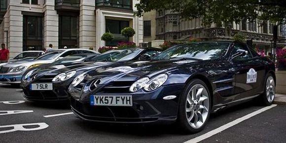 奔驰跑车,这种顺着车头形状斜着安放牌照,其实很好看!