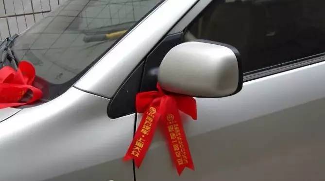 京宝驾校百科:为什么老司机也要避让绑着红布条的新车