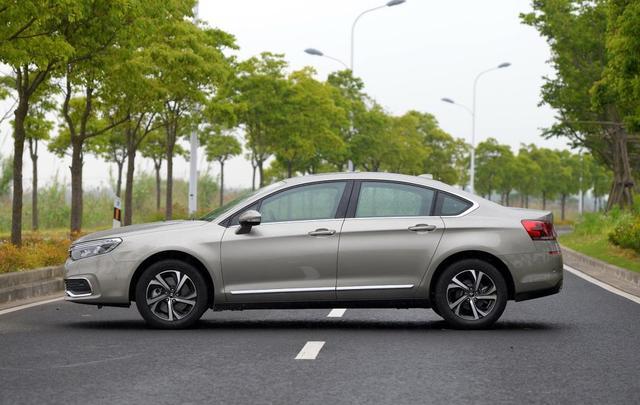 这B级车轴距超迈腾,大灯秒A4,可销量不到雅阁