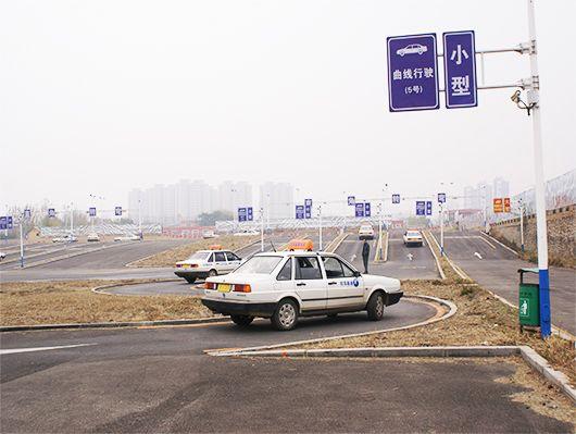 是安排我们早7点到中午11点,下午1点到4点半;后两天去富阳考场练车
