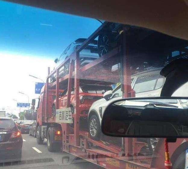 实拍大量领克01已经上路，发往全国各地4S店进行销售！