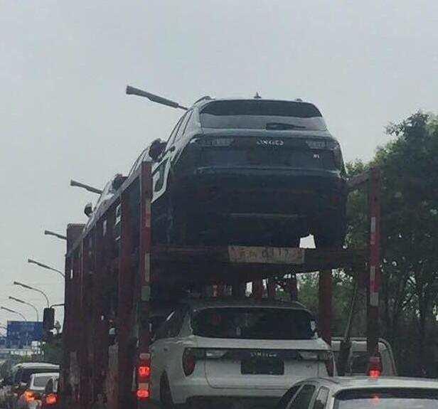 实拍大量领克01已经上路，发往全国各地4S店进行销售！