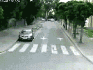 看我旋转漂移,然后.差点翻车