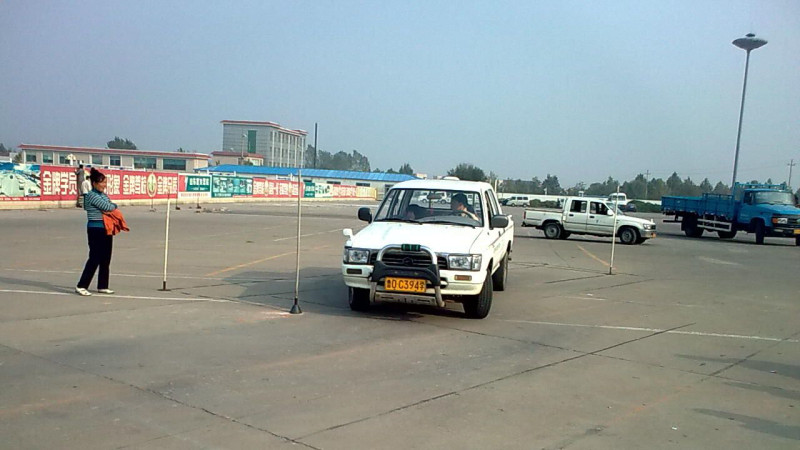 科目二:侧方停车 教练指导如何通过雨刮器找到