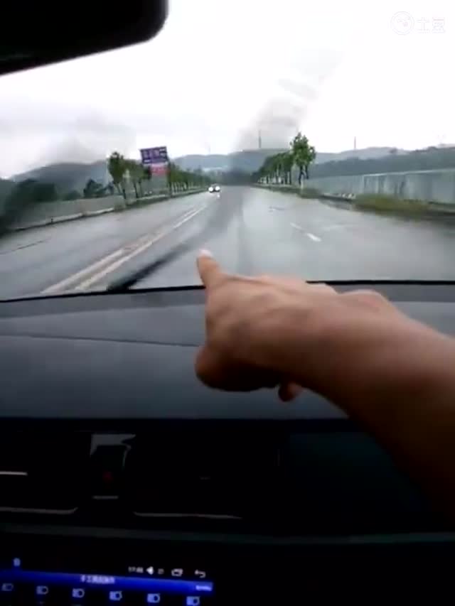 v技巧技巧:科目三技巧操作也挂?知道行驶,就终于实拍老铁牛牛直线赢的小技巧图片